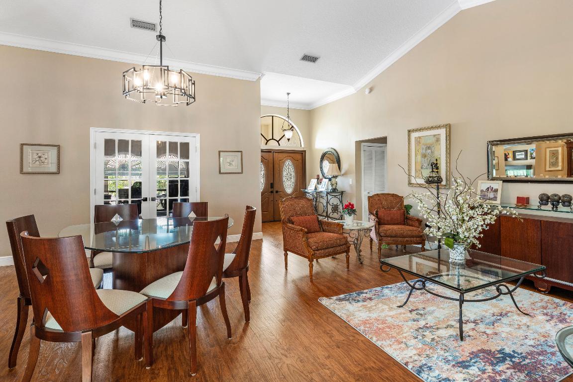 1607 Farmington Avenue