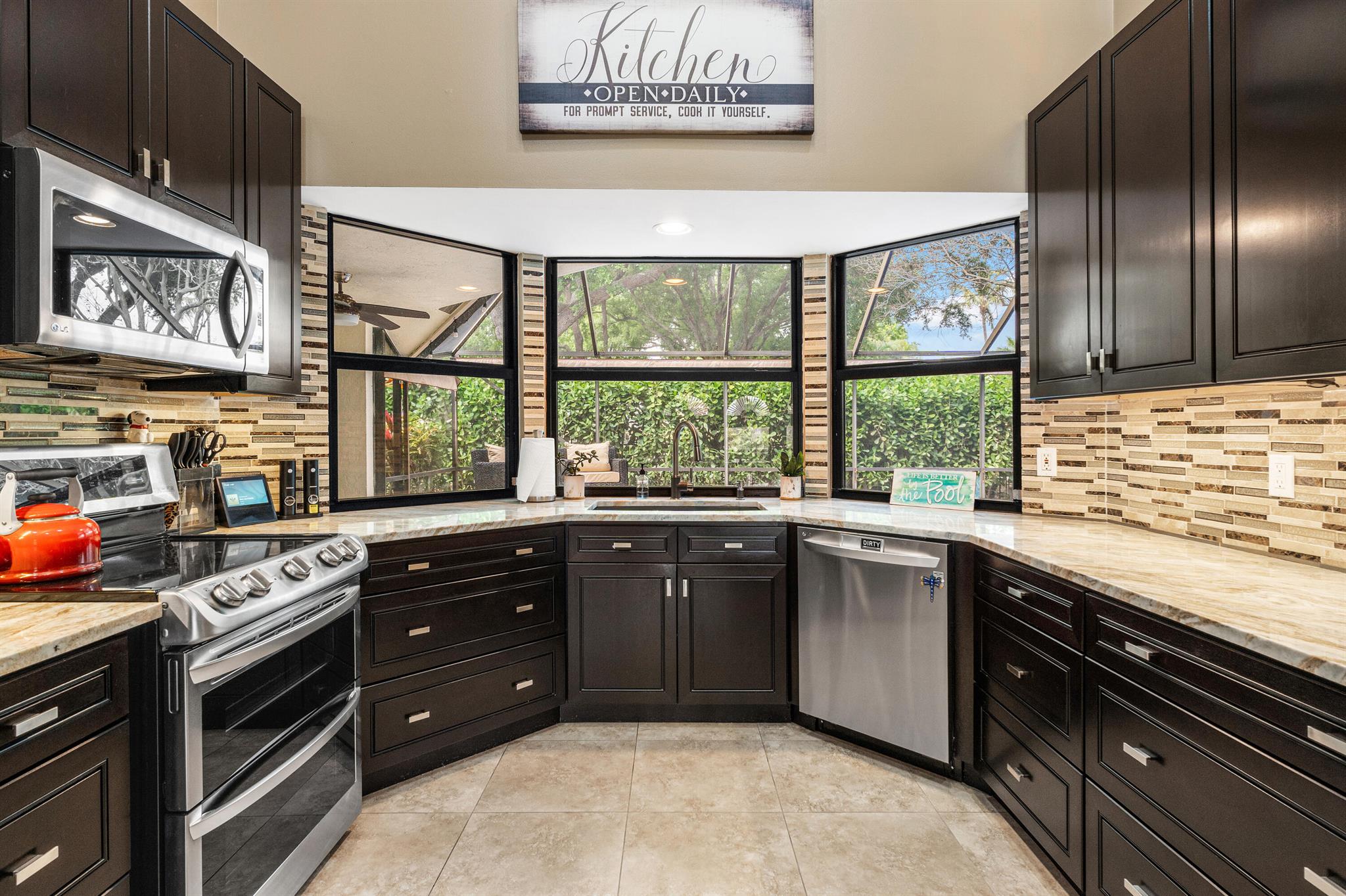 1607 Farmington Avenue