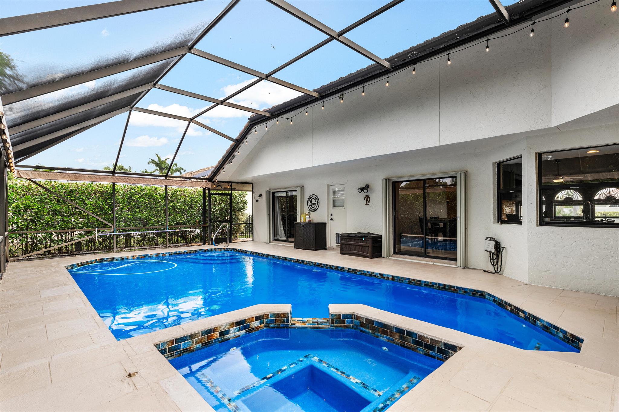 1607 Farmington Avenue