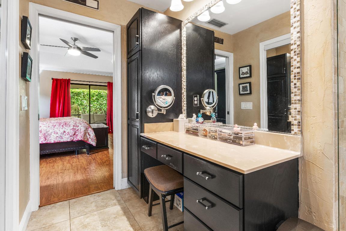 1607 Farmington Avenue