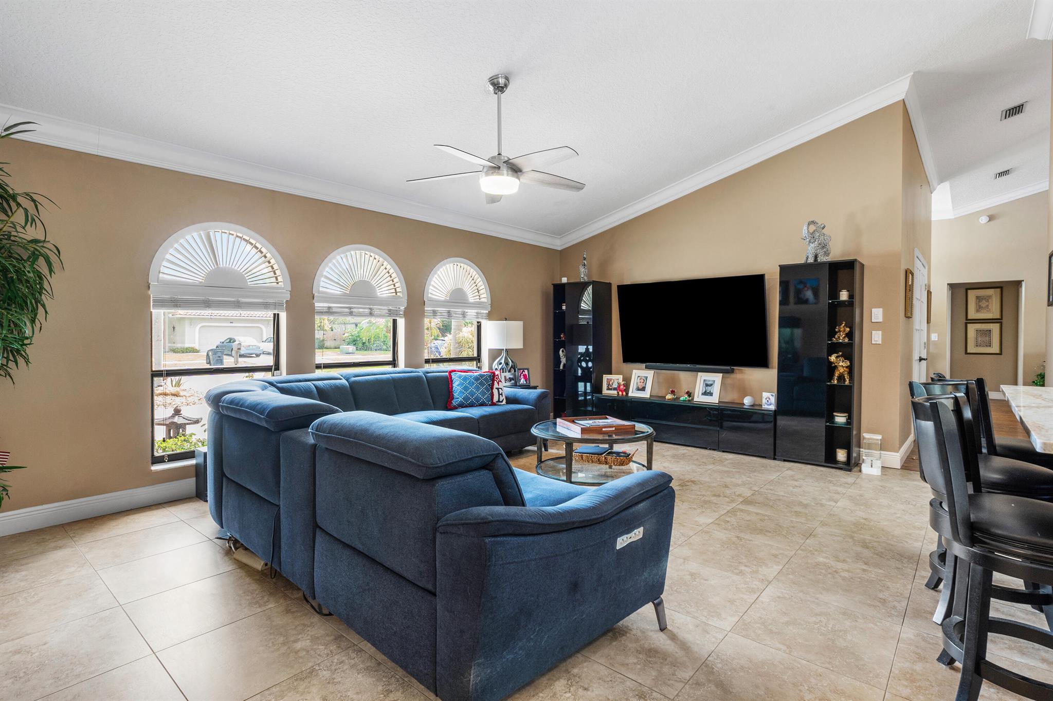 1607 Farmington Avenue