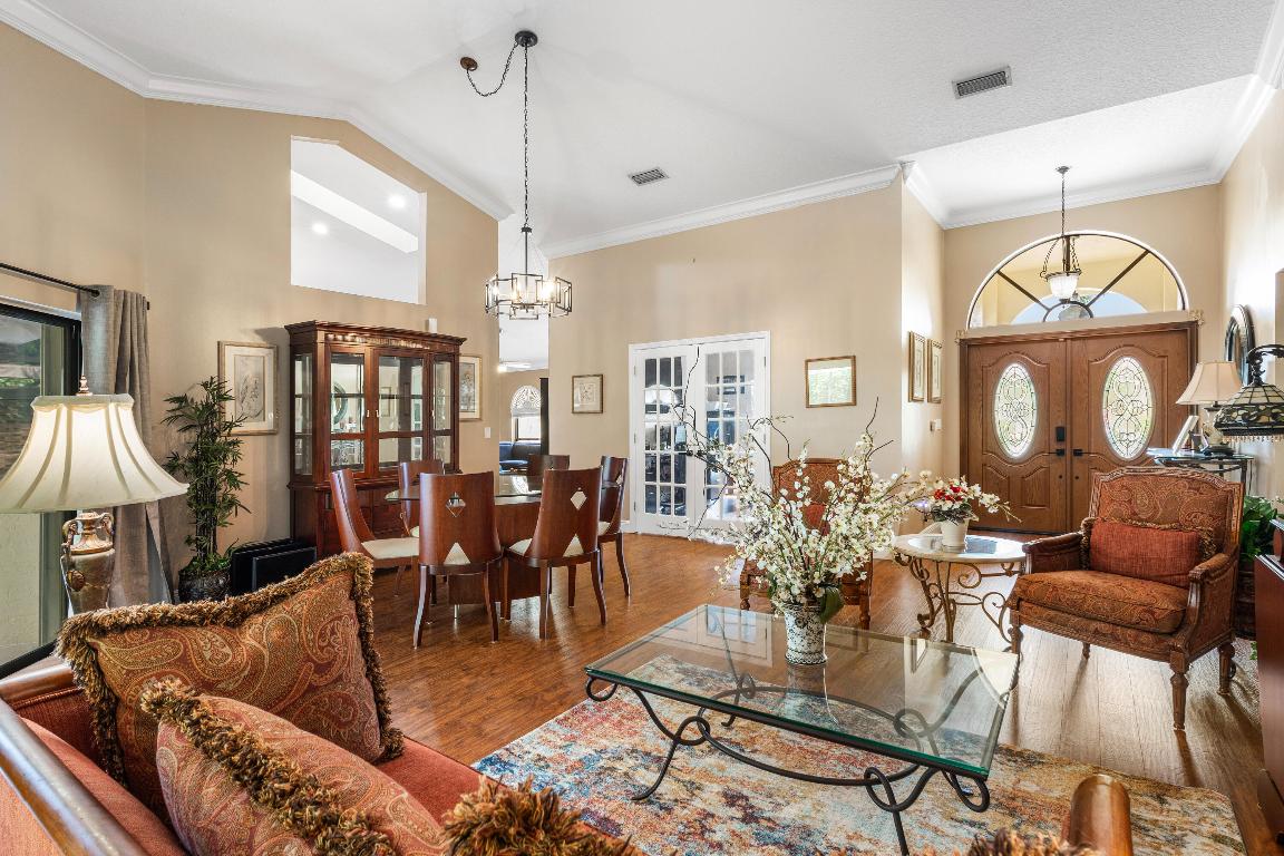 1607 Farmington Avenue