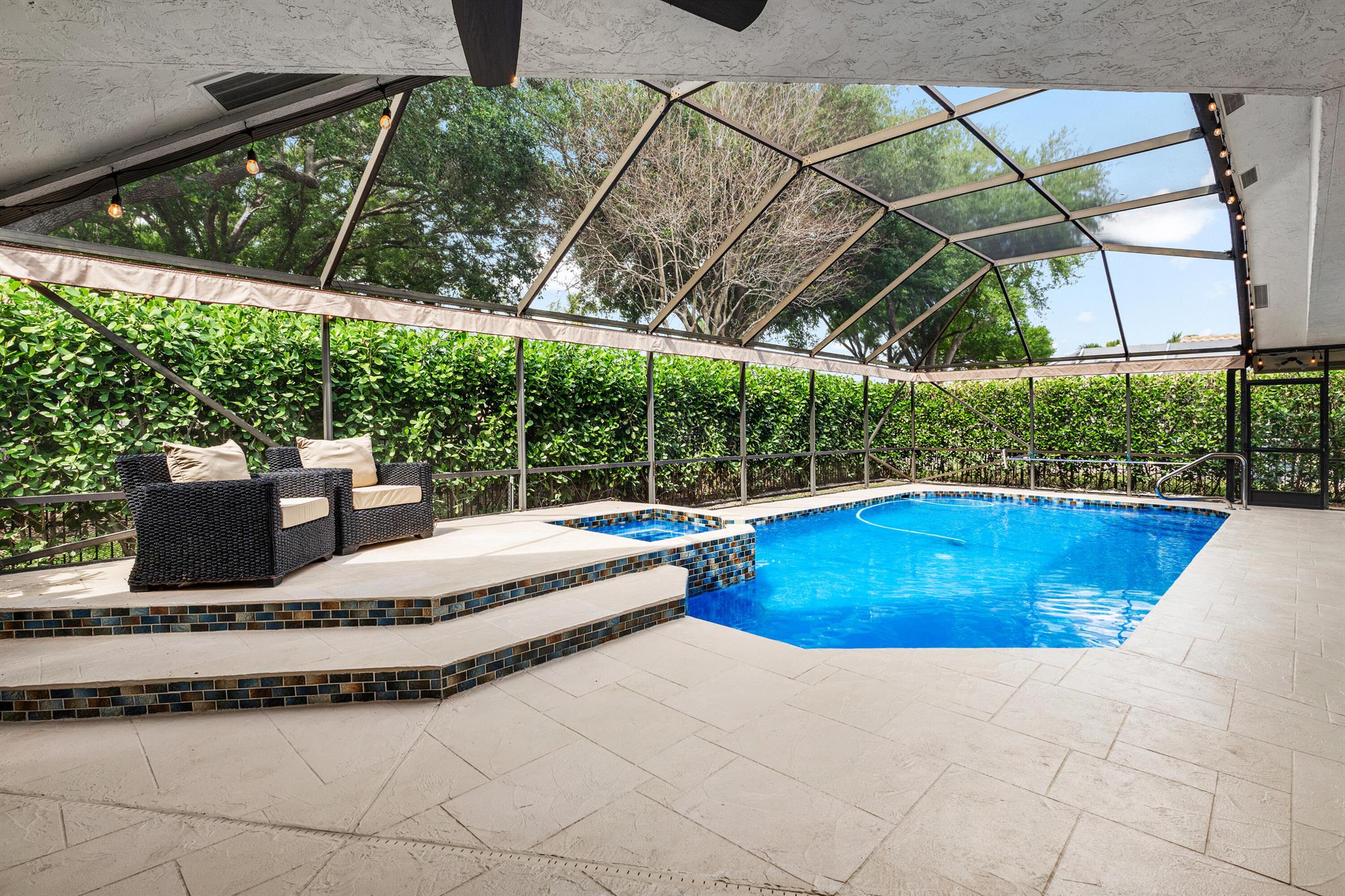 1607 Farmington Avenue