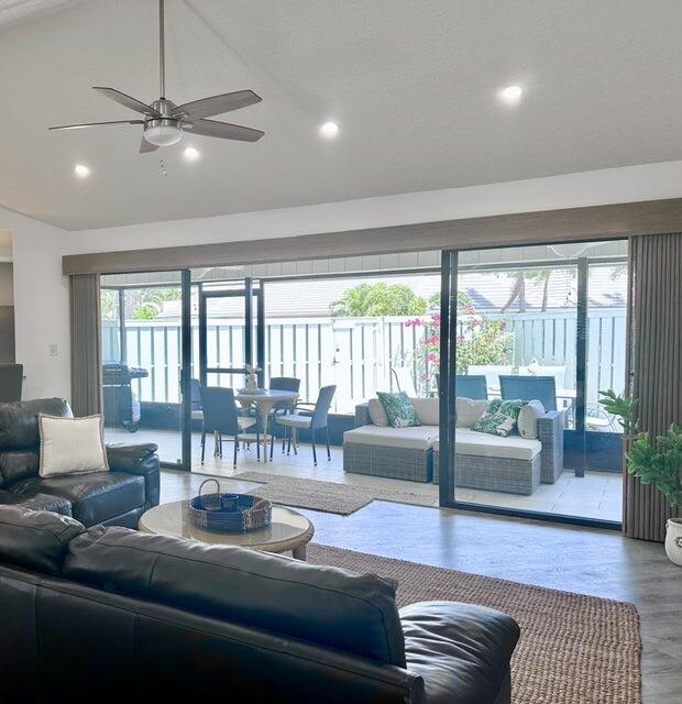 1127 E Seminole Avenue 29a