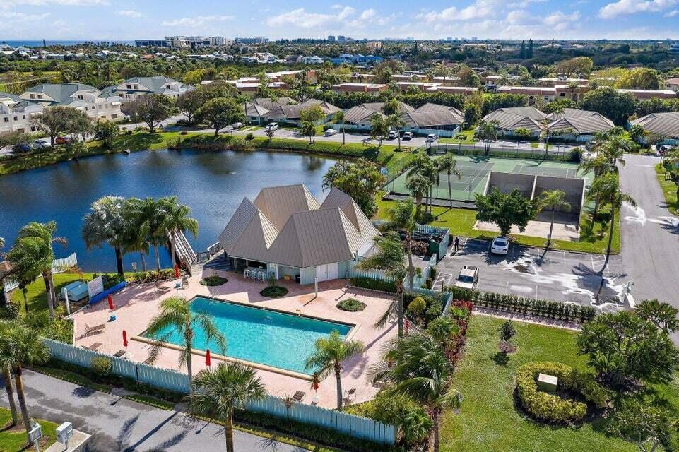 1127 E Seminole Avenue 29a