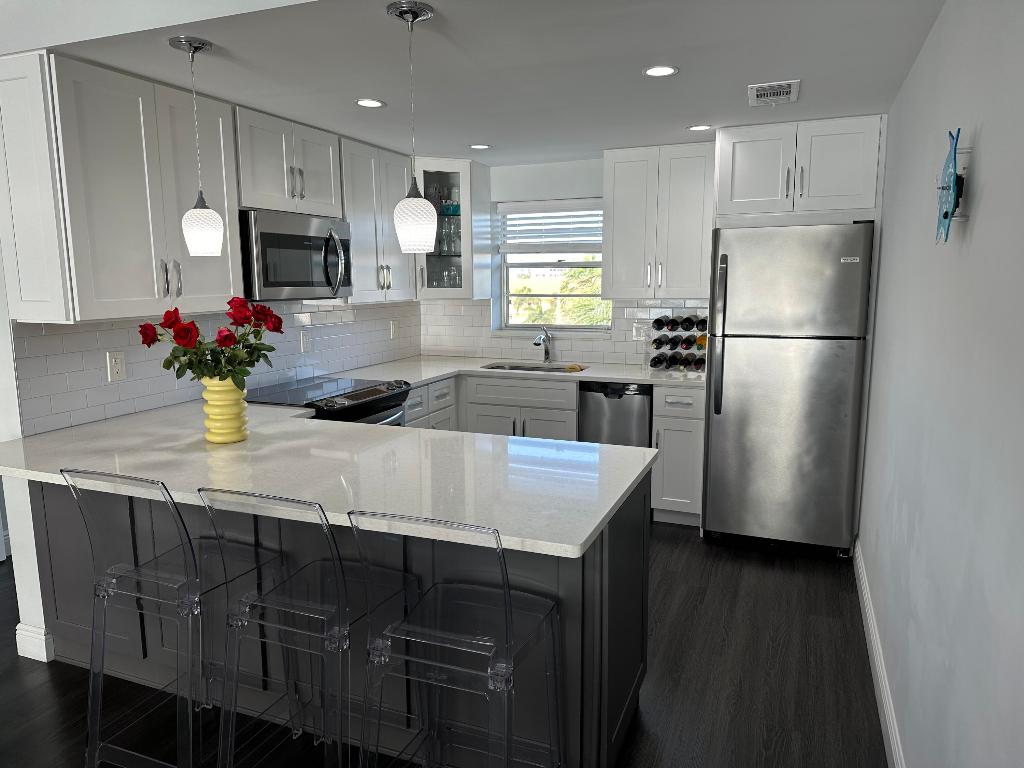 52 Yacht Club Drive 402