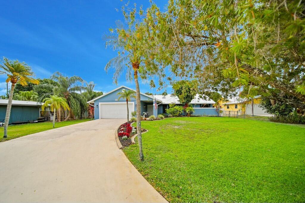 870 SW Gardens Boulevard