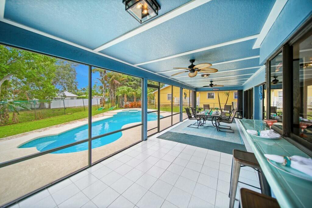 870 SW Gardens Boulevard