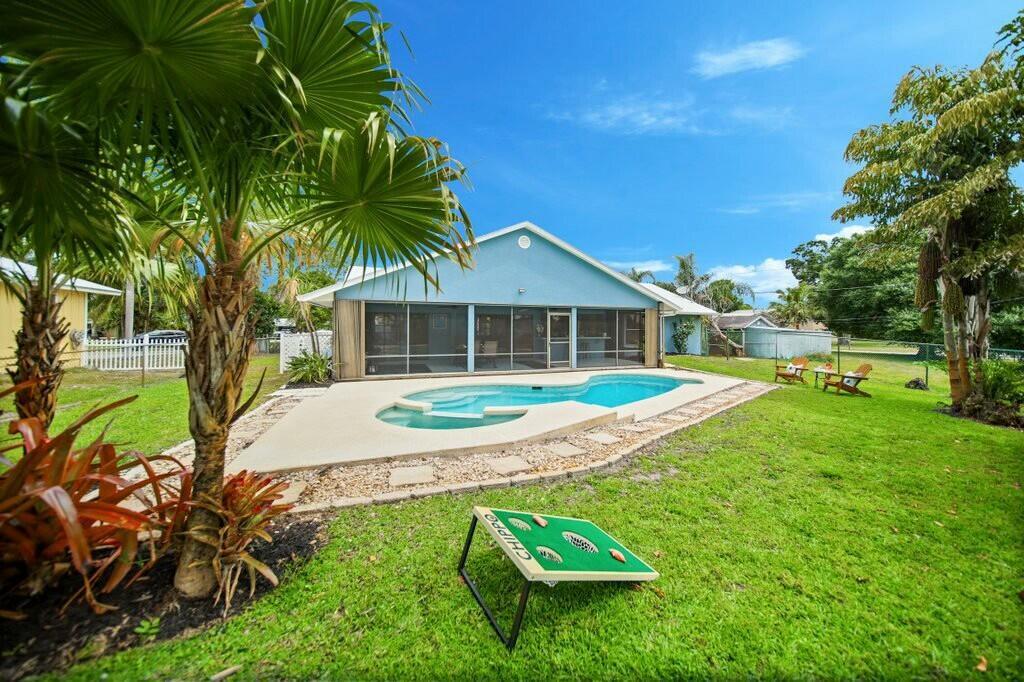 870 SW Gardens Boulevard