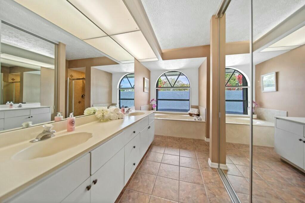 870 SW Gardens Boulevard