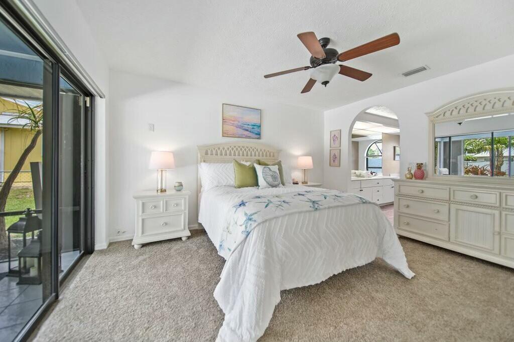 870 SW Gardens Boulevard