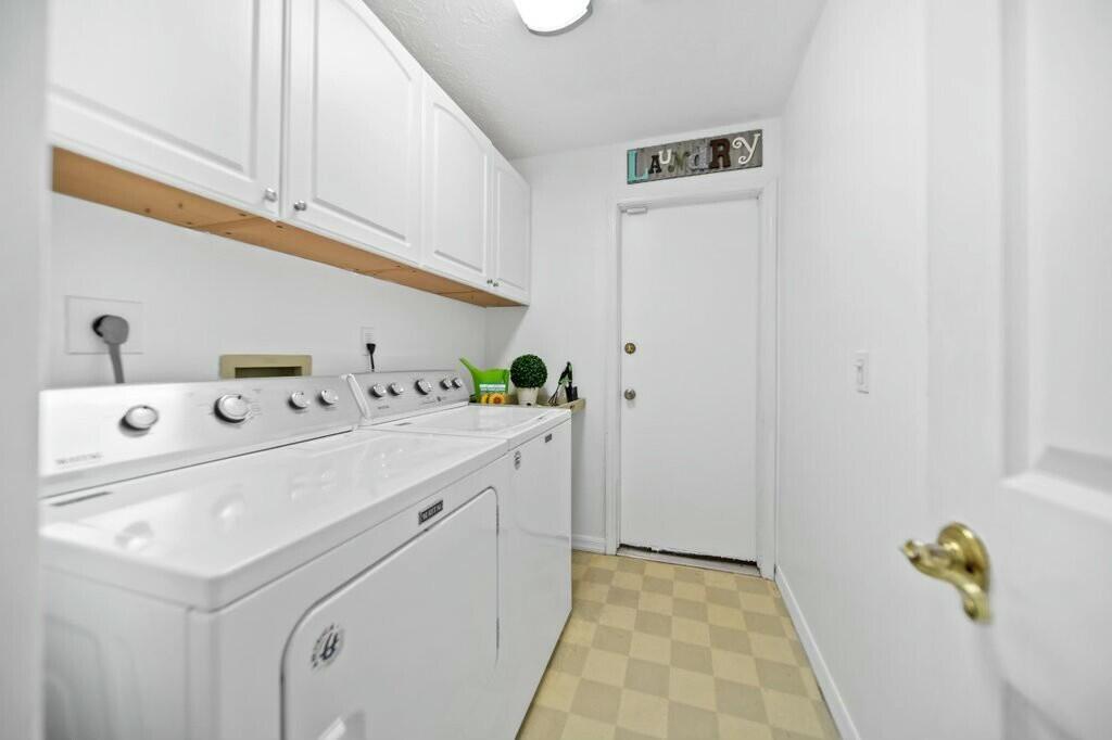 870 SW Gardens Boulevard