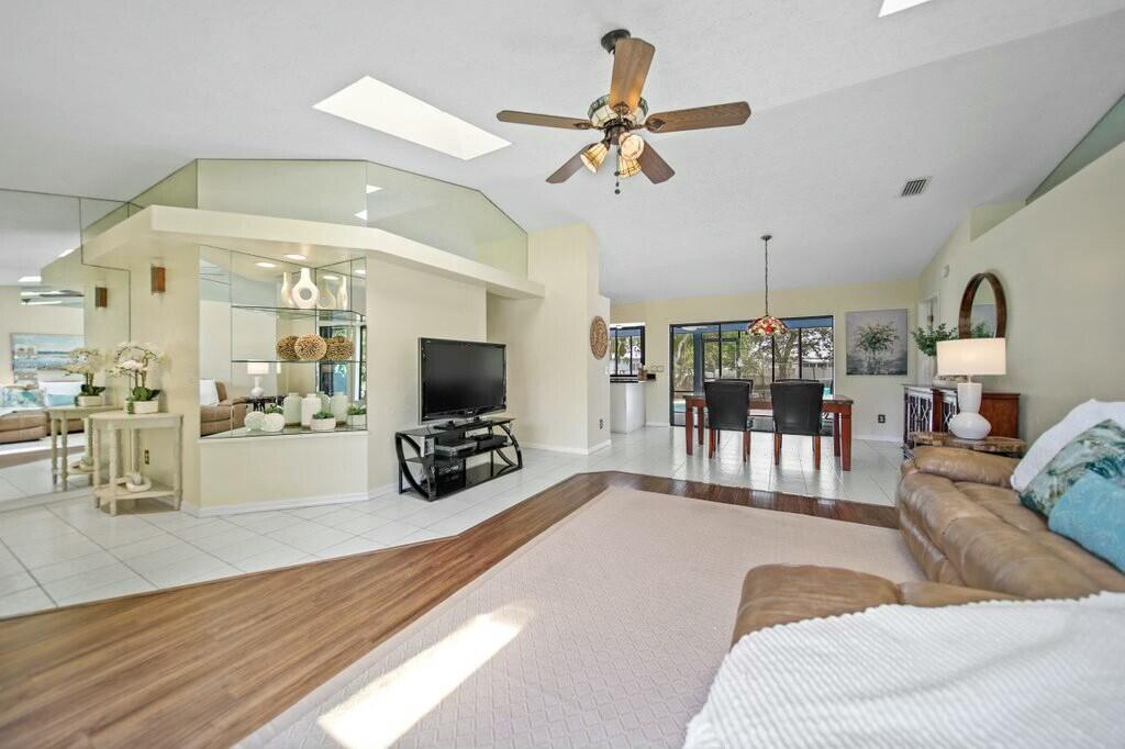 870 SW Gardens Boulevard