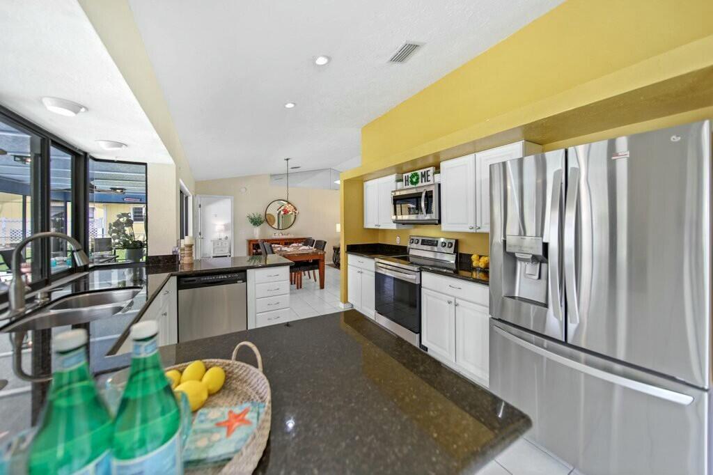 870 SW Gardens Boulevard