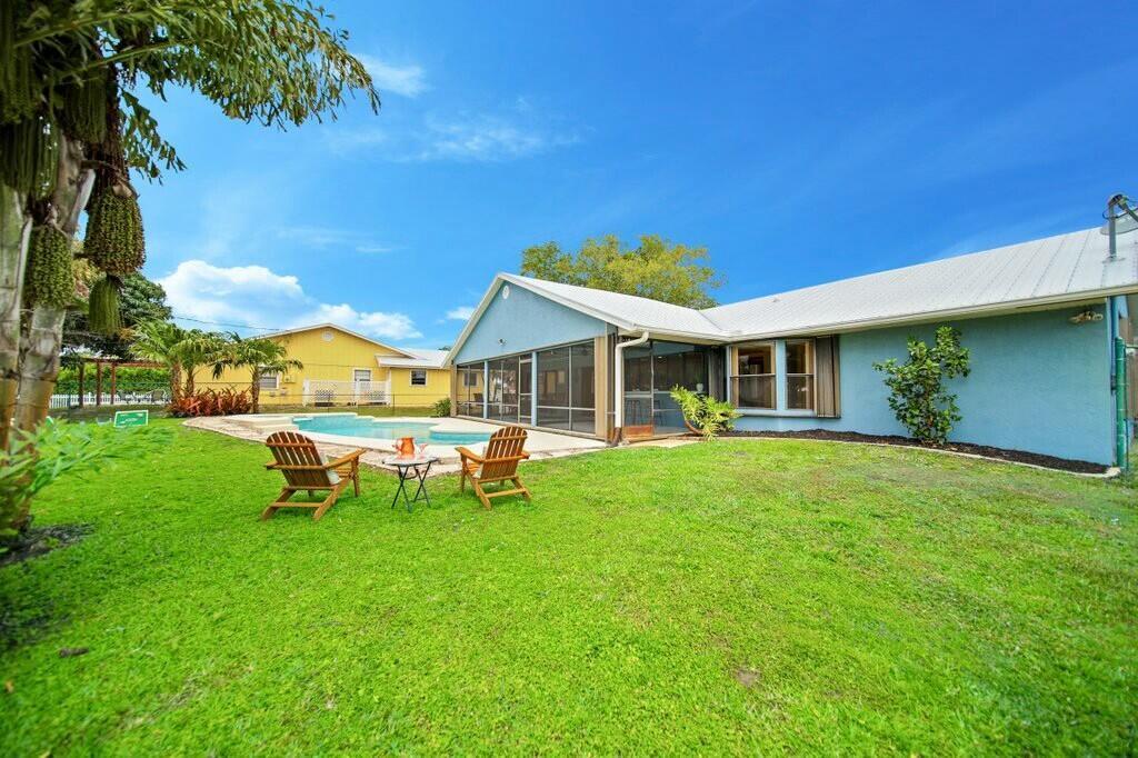 870 SW Gardens Boulevard