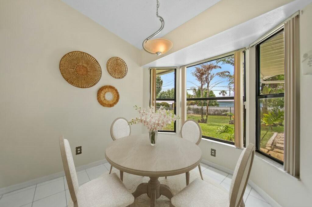 870 SW Gardens Boulevard