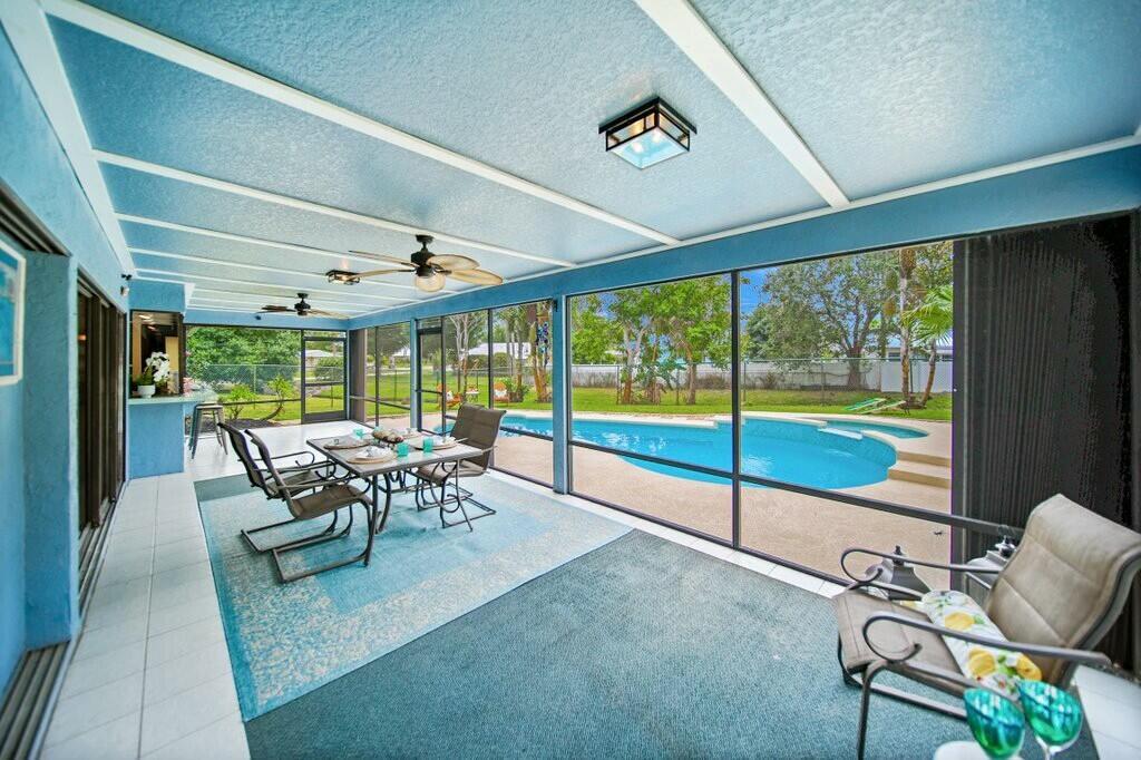 870 SW Gardens Boulevard