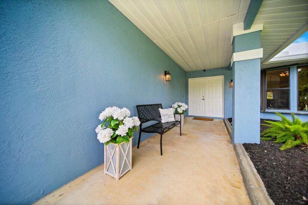 870 SW Gardens Boulevard