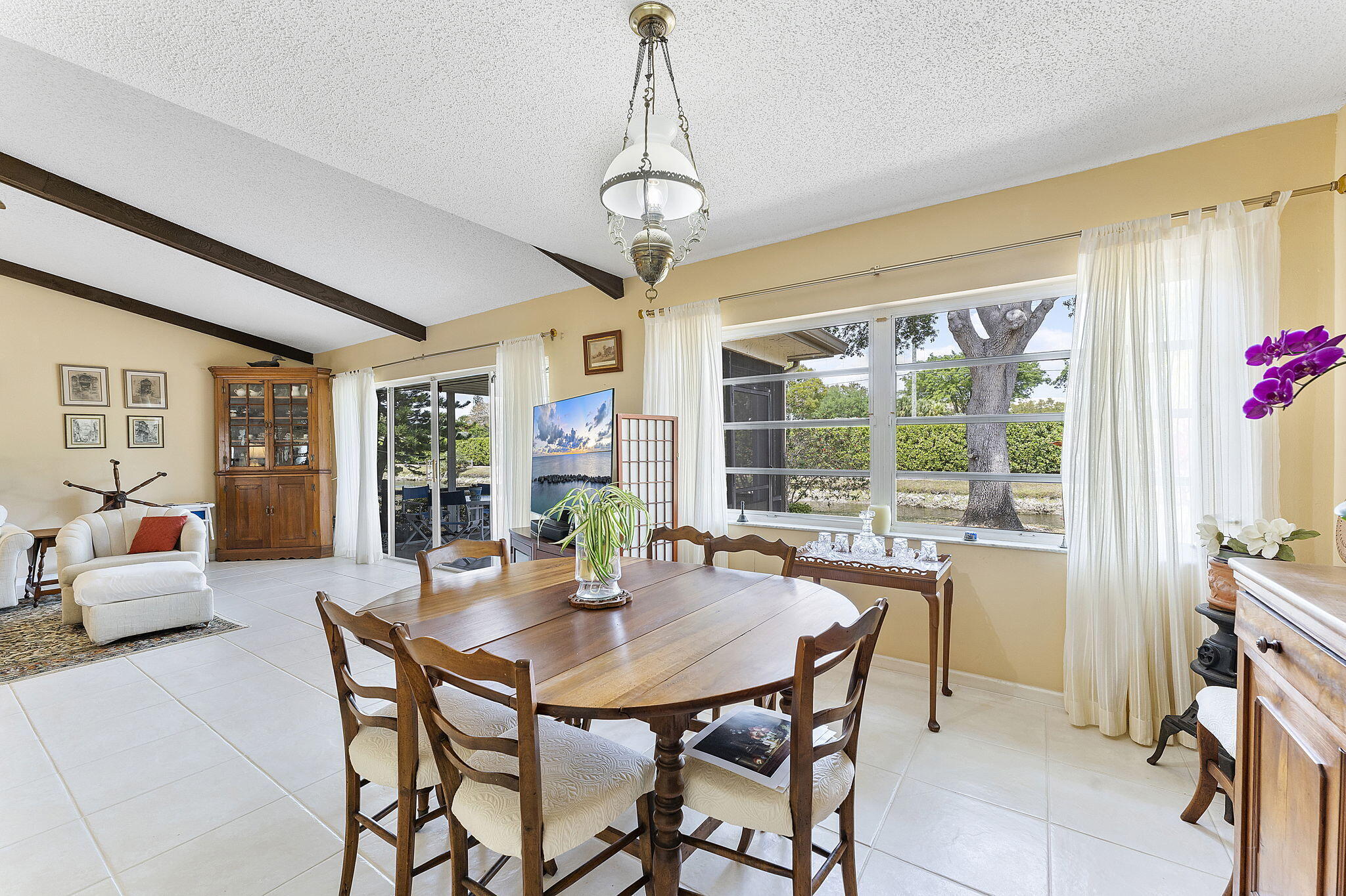 6365 Casabella Lane