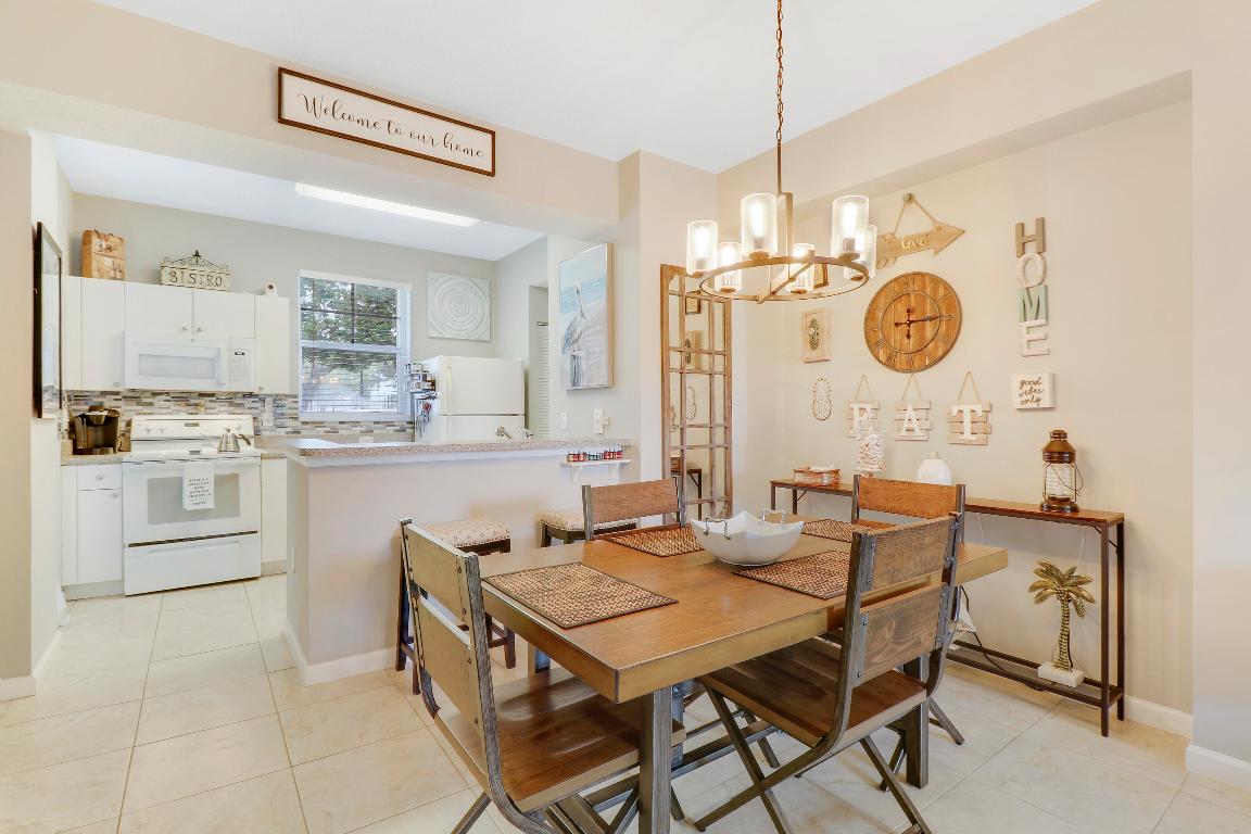 1116 University Boulevard 14