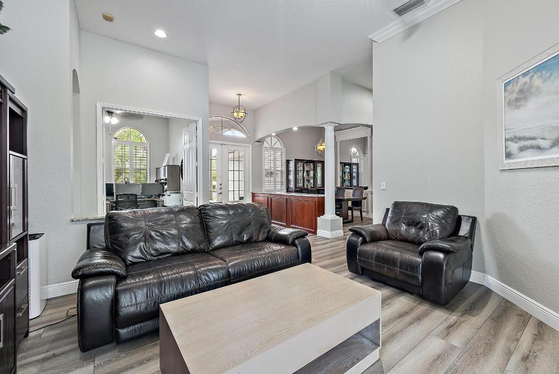 5053 SW Saint Creek Drive