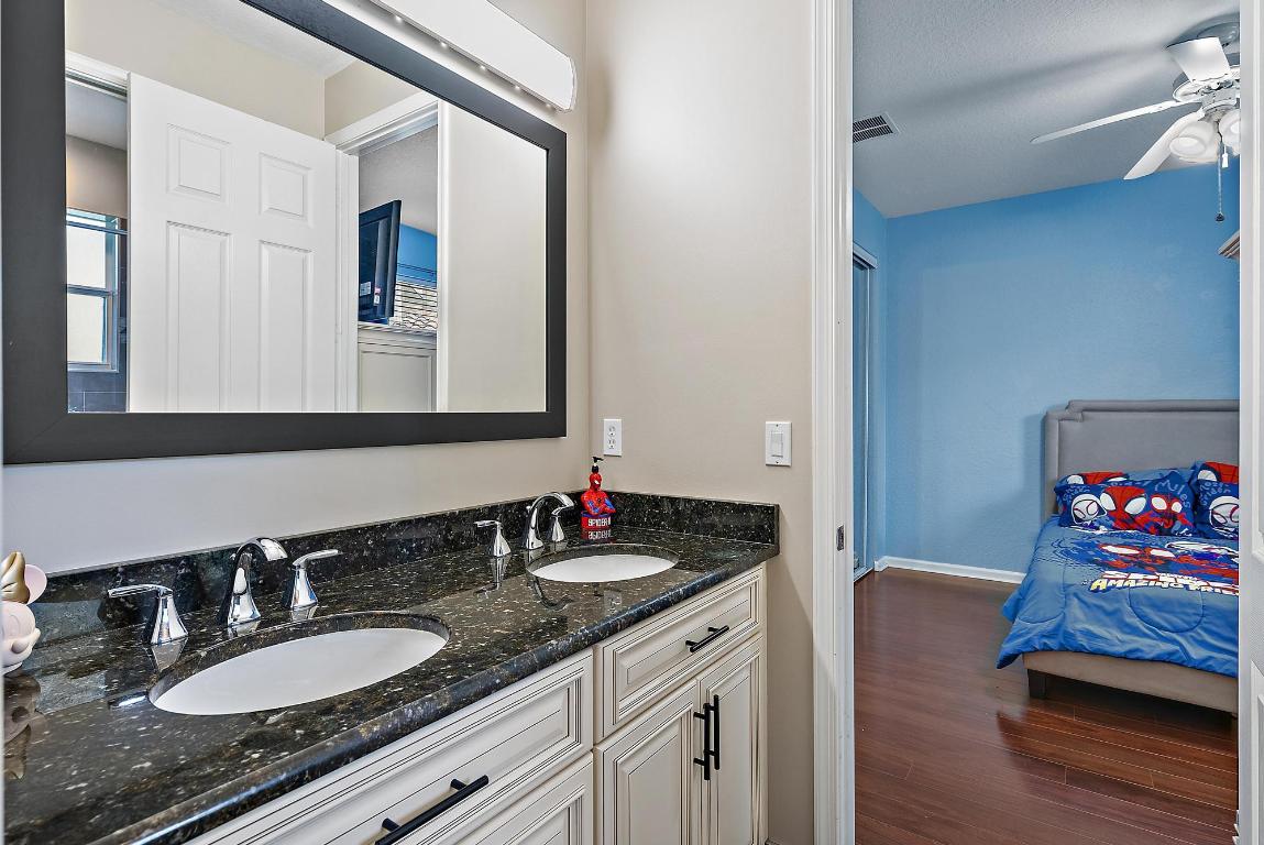 5053 SW Saint Creek Drive