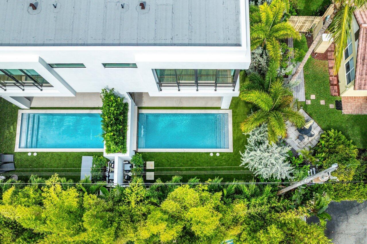 326 NE Wavecrest Way