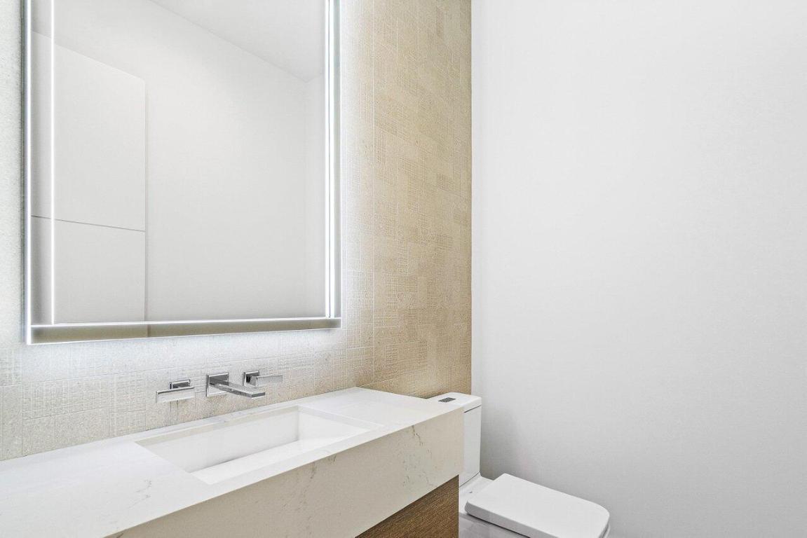 326 NE Wavecrest Way