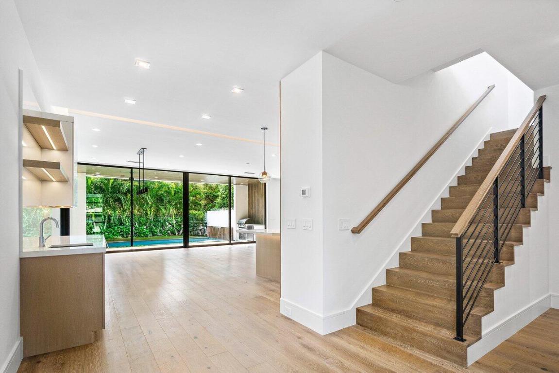 326 NE Wavecrest Way