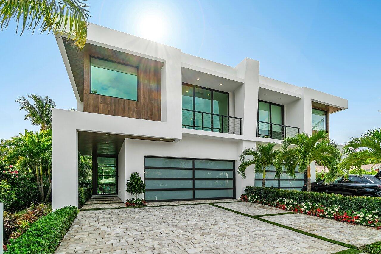 326 NE Wavecrest Way