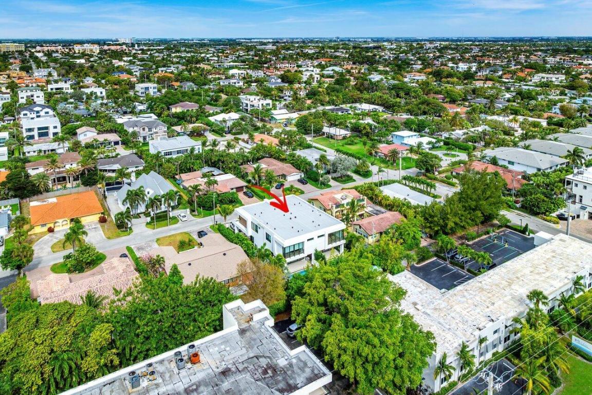 326 NE Wavecrest Way