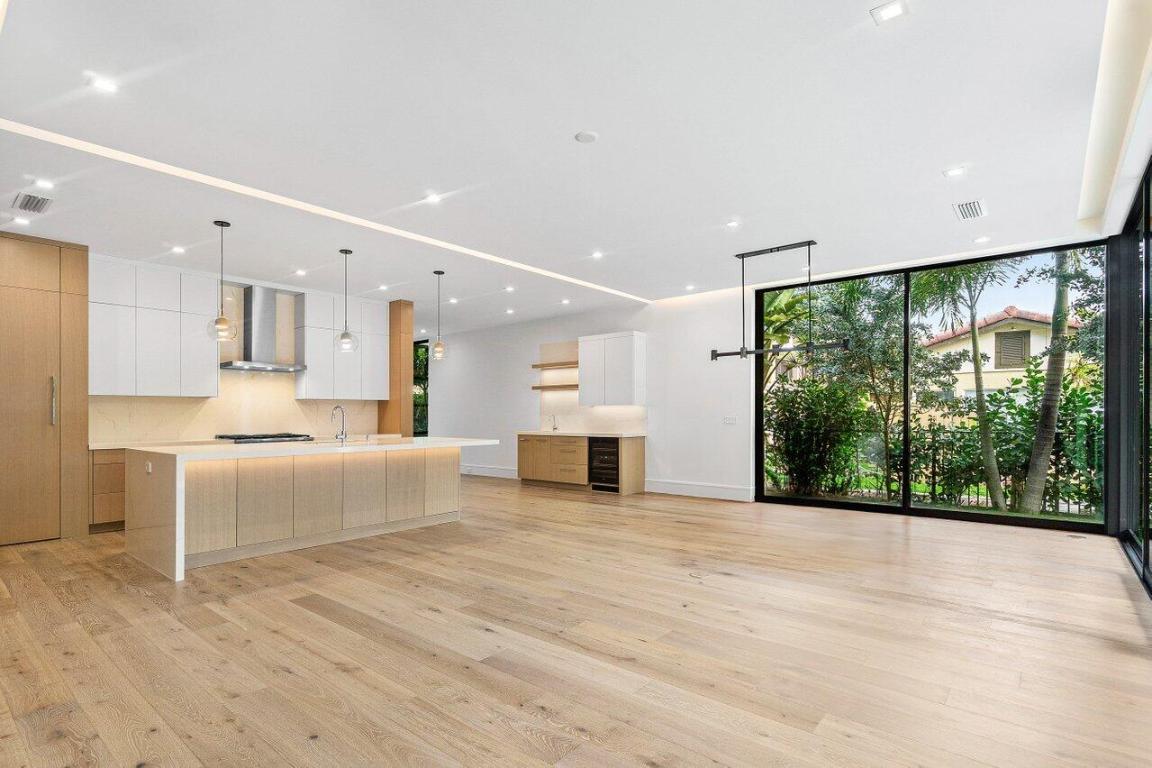 326 NE Wavecrest Way