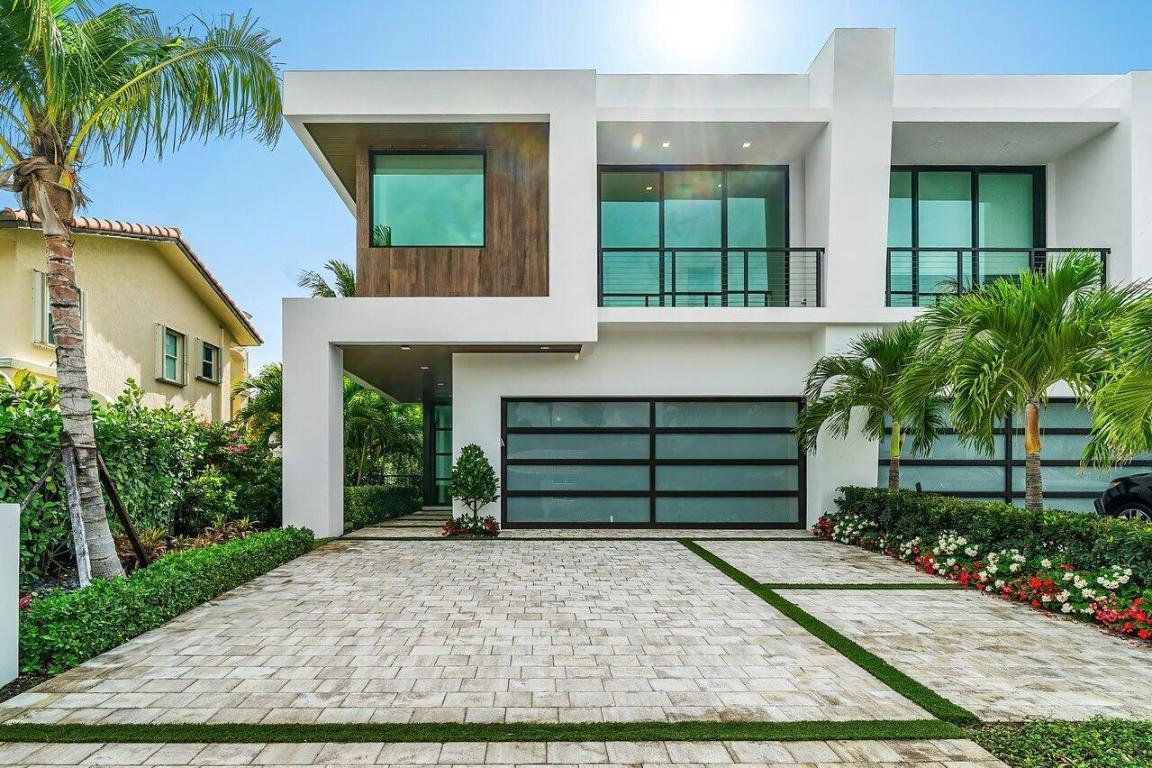 326 NE Wavecrest Way