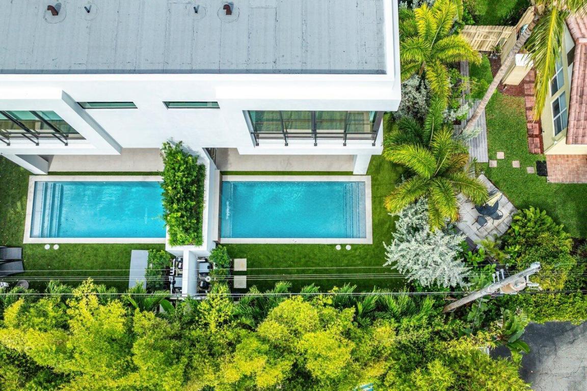 326 NE Wavecrest Way