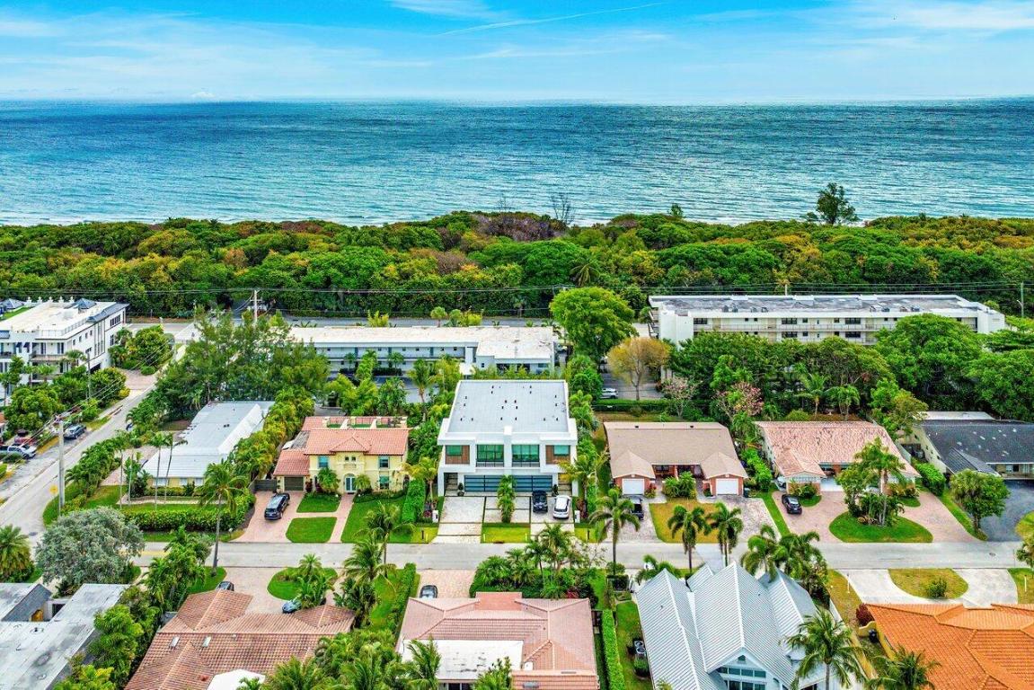 326 NE Wavecrest Way