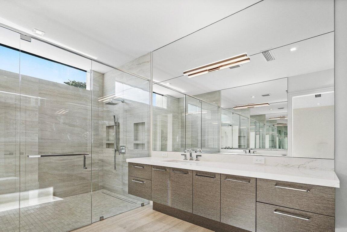 326 NE Wavecrest Way