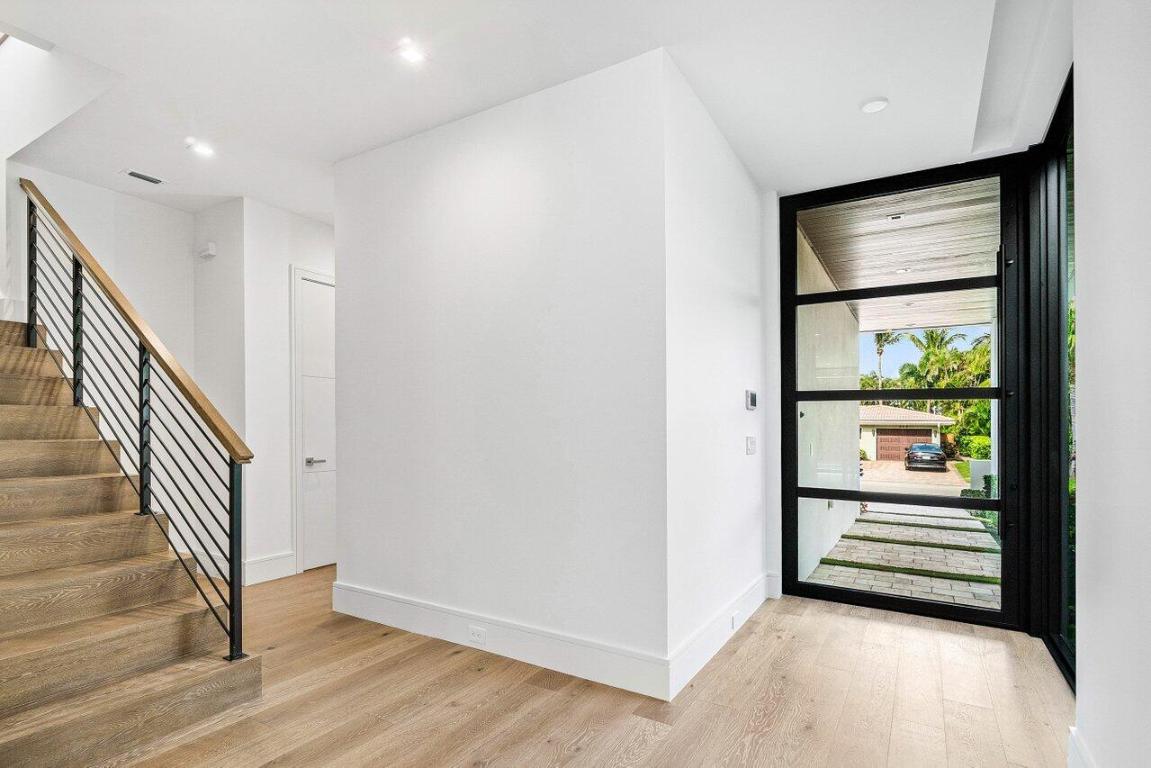 326 NE Wavecrest Way