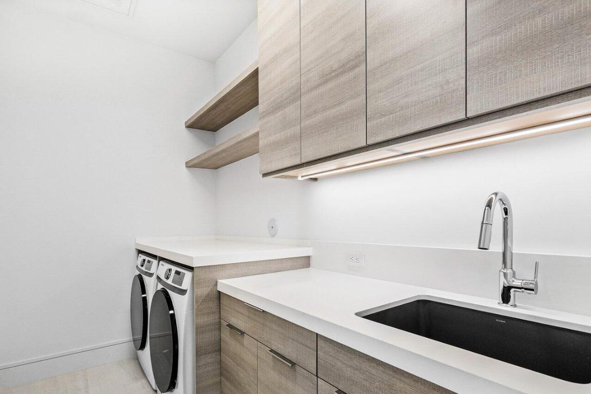 326 NE Wavecrest Way