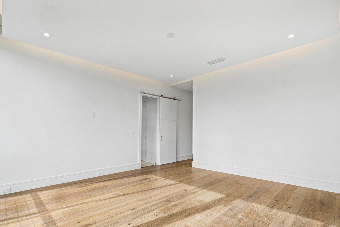 326 NE Wavecrest Way