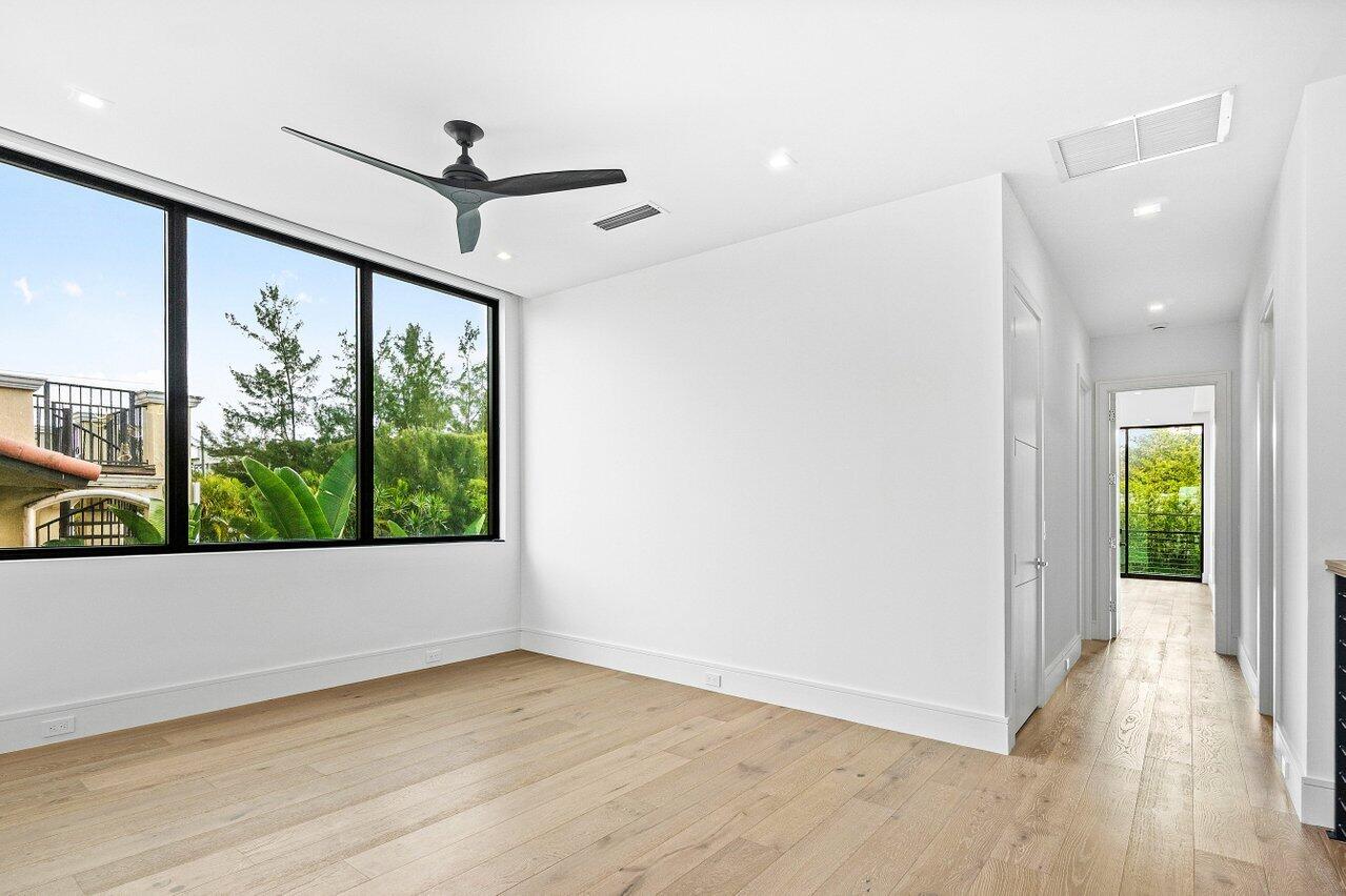 326 NE Wavecrest Way