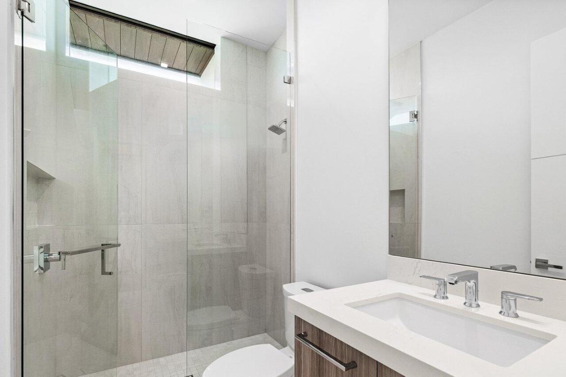 326 NE Wavecrest Way