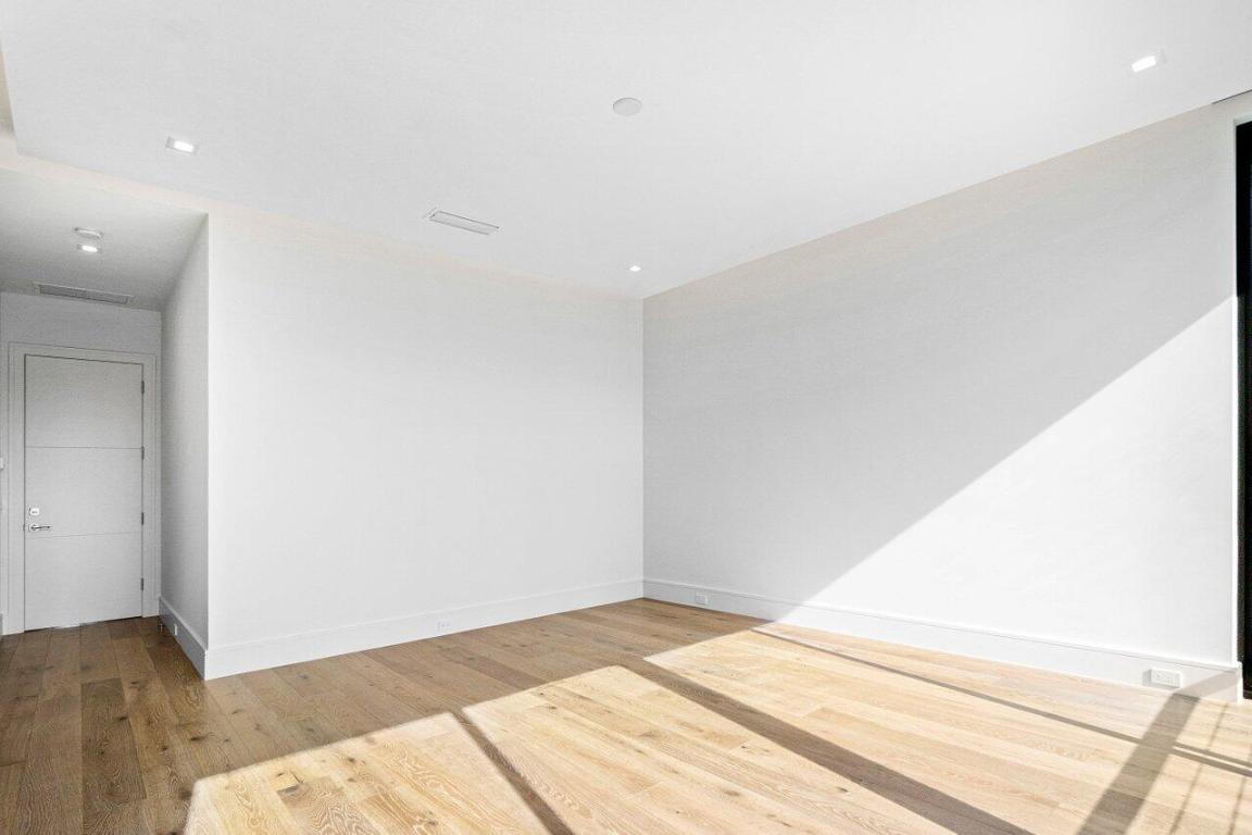 326 NE Wavecrest Way