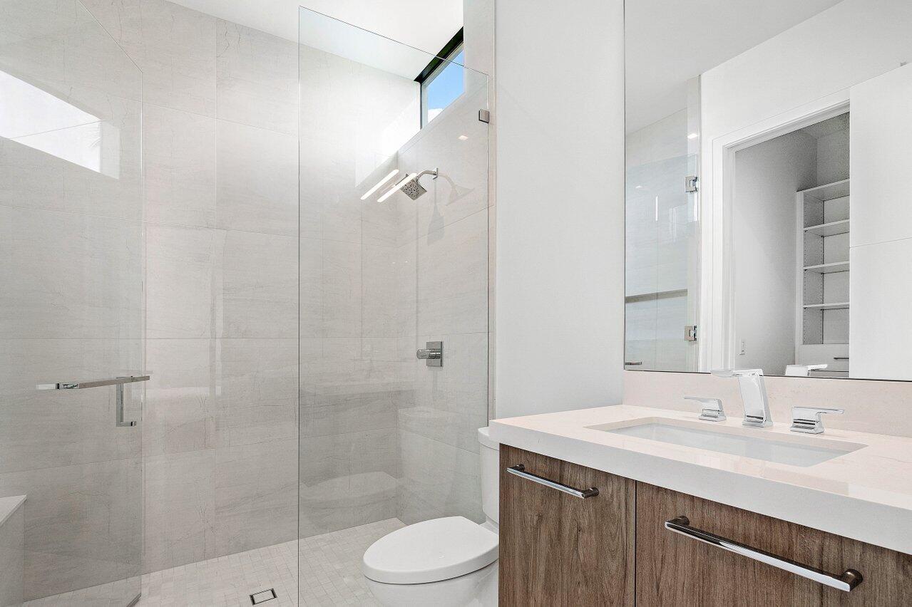 326 NE Wavecrest Way