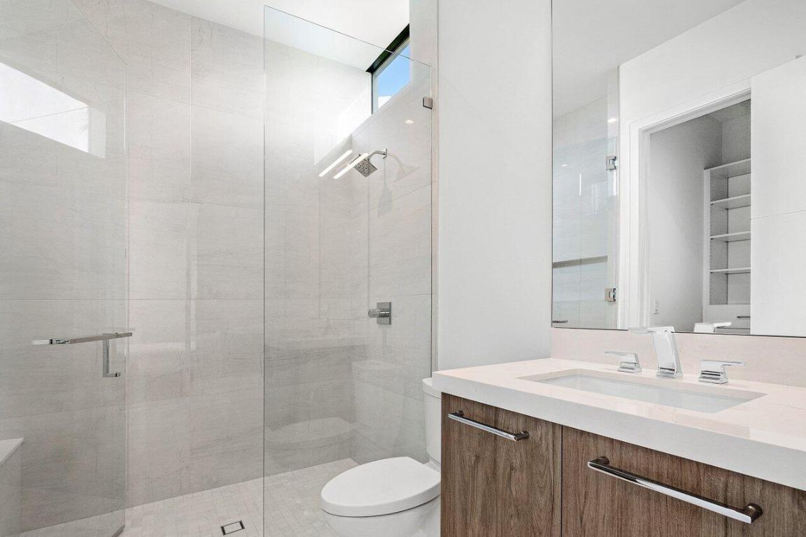 326 NE Wavecrest Way