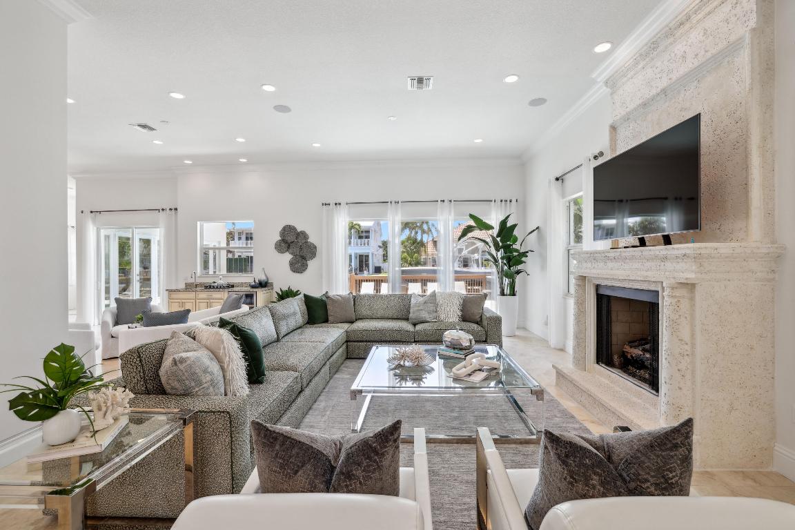 1030 Rhodes Villa Avenue