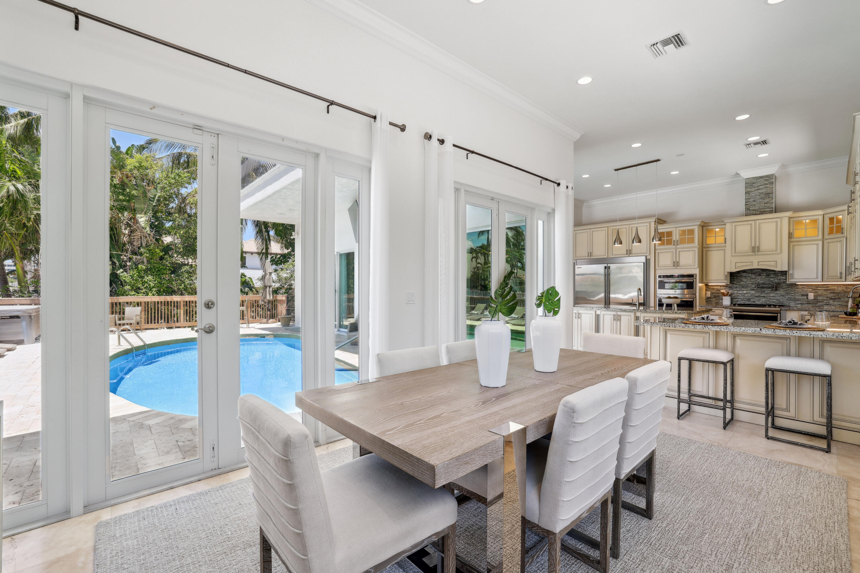 1030 Rhodes Villa Avenue