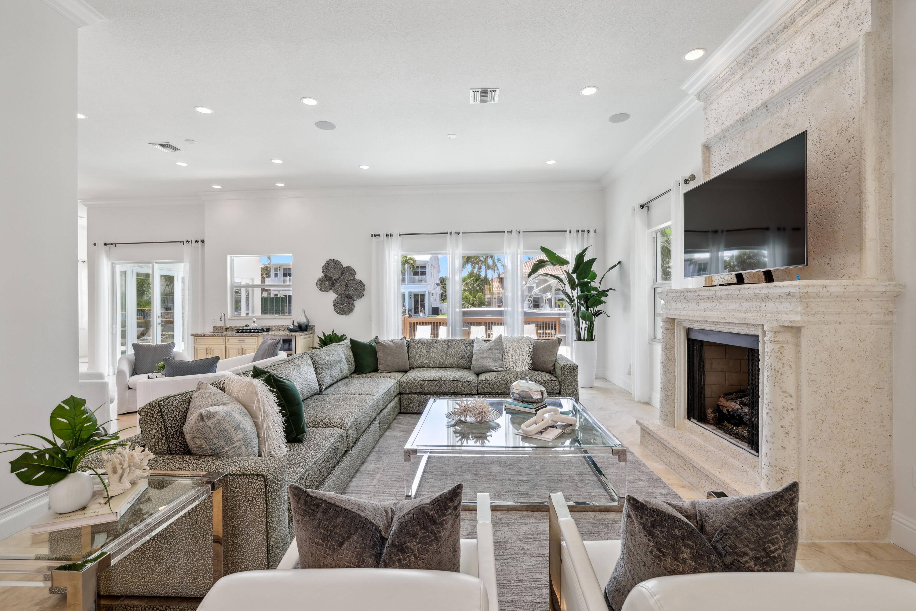 1030 Rhodes Villa Avenue