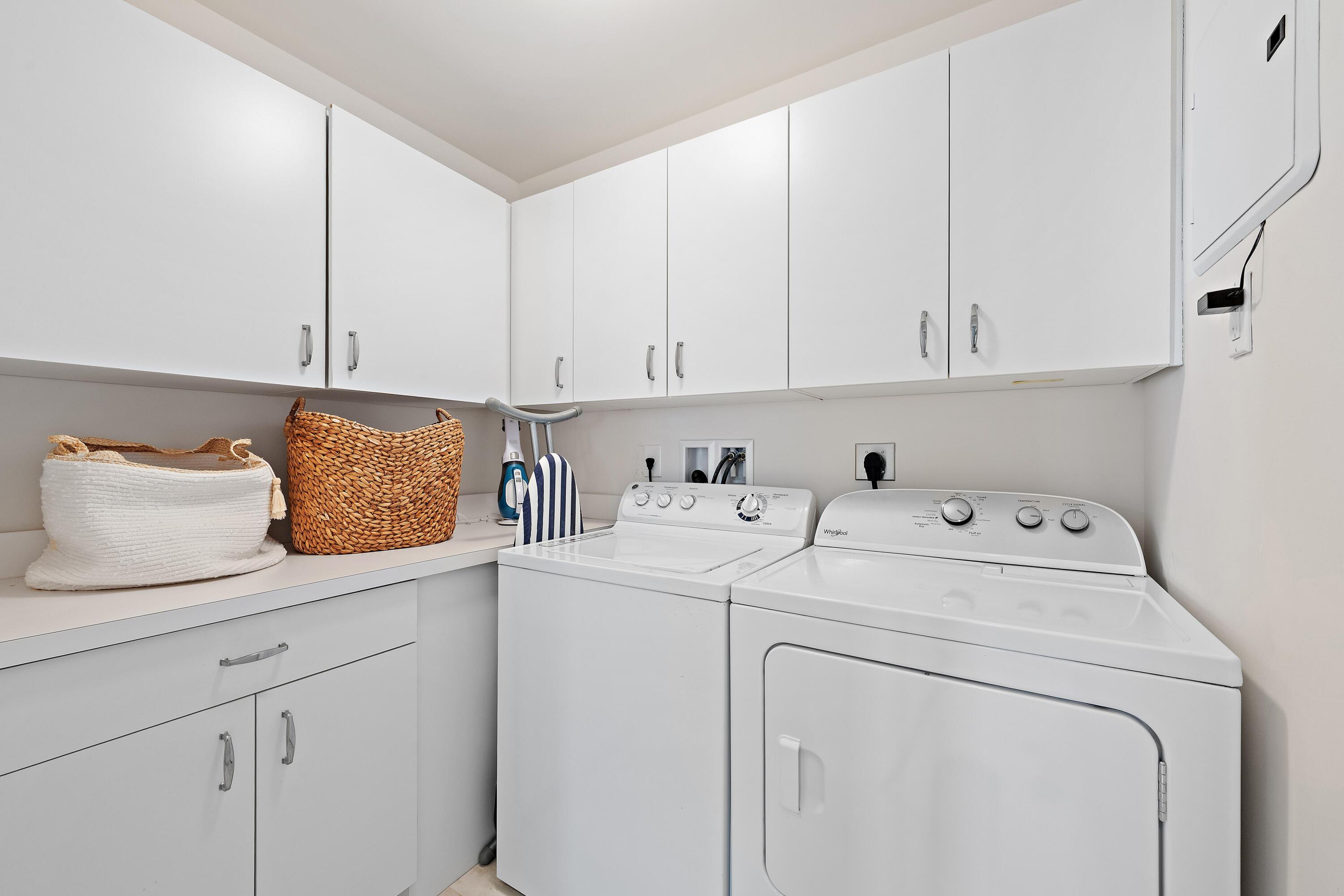 432 Bay Colony Drive N