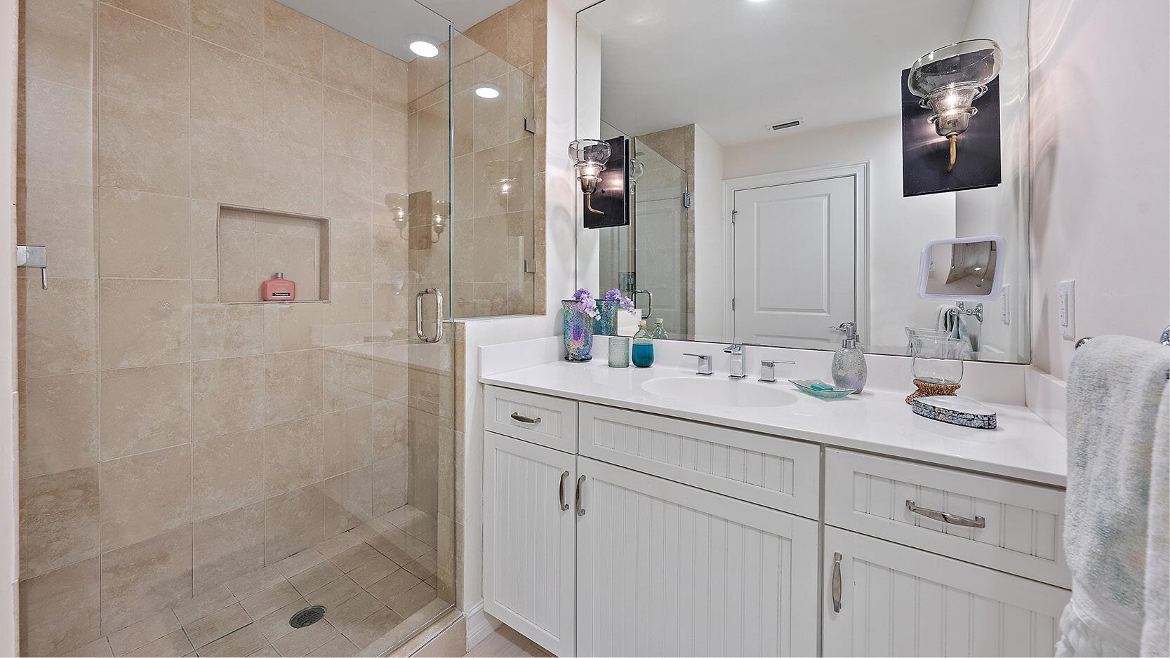 432 Bay Colony Drive N