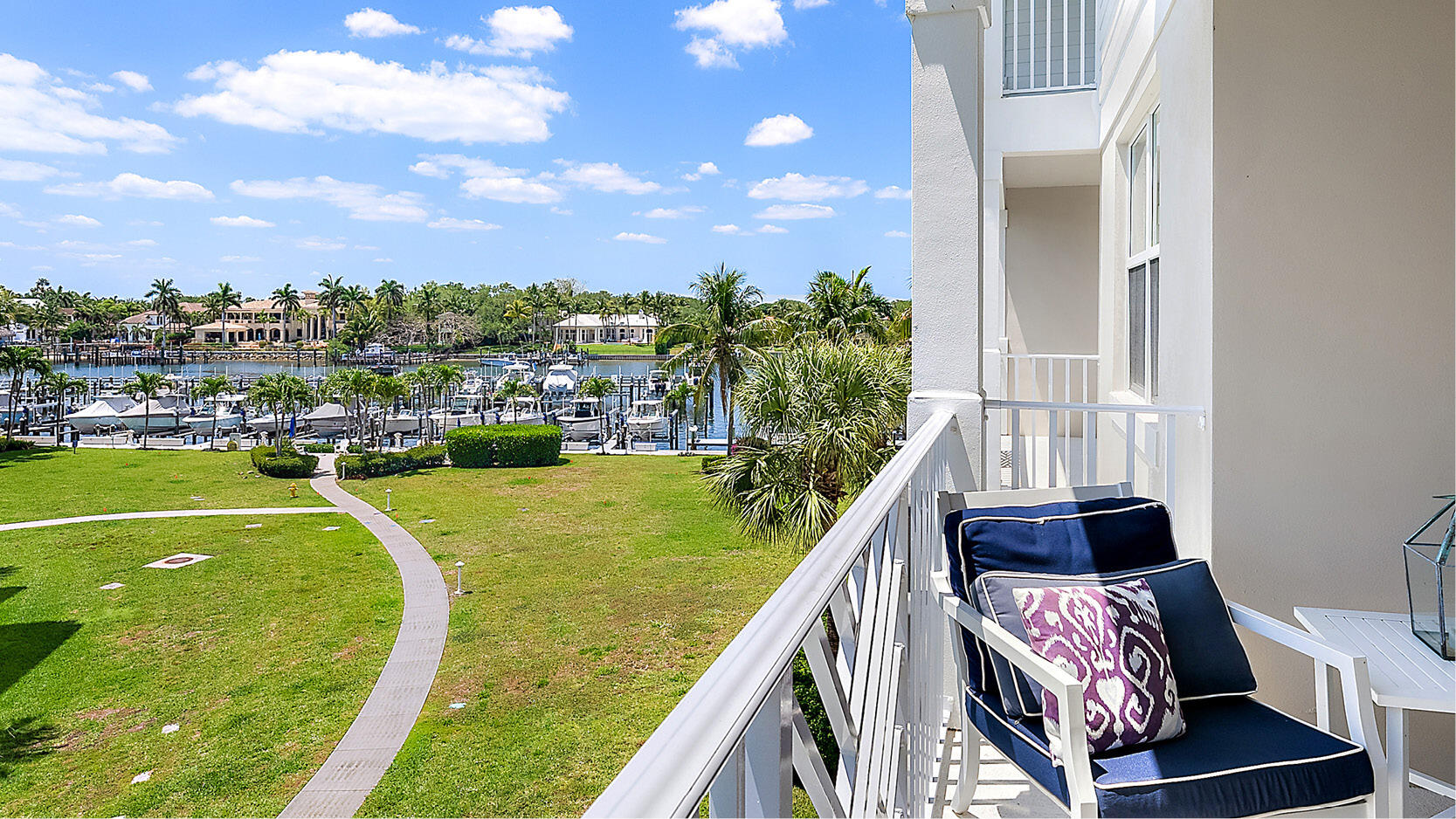 432 Bay Colony Drive N